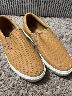 Women’s Slip-On Casual Sneakers in Tan